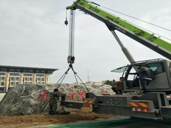 新兴区吊车出租电话_吊车出租要避免产生的问题
